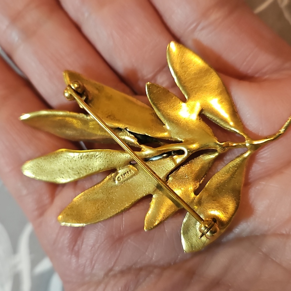 Vintage Olive Leaf Brooch With Real Pearls  Signed by MMA - Picture 2 of 6